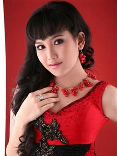 Dulu Dan Kini Gaya Ayu Ting Ting Sebelum Terkenal Hingga Jadi Artis Super Beda Fashion Fimela Com