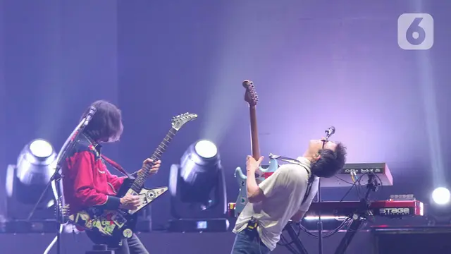 Aksi Panggung Weezer Bawakan Lagu Anak Sekolah di Soundrenaline 2022