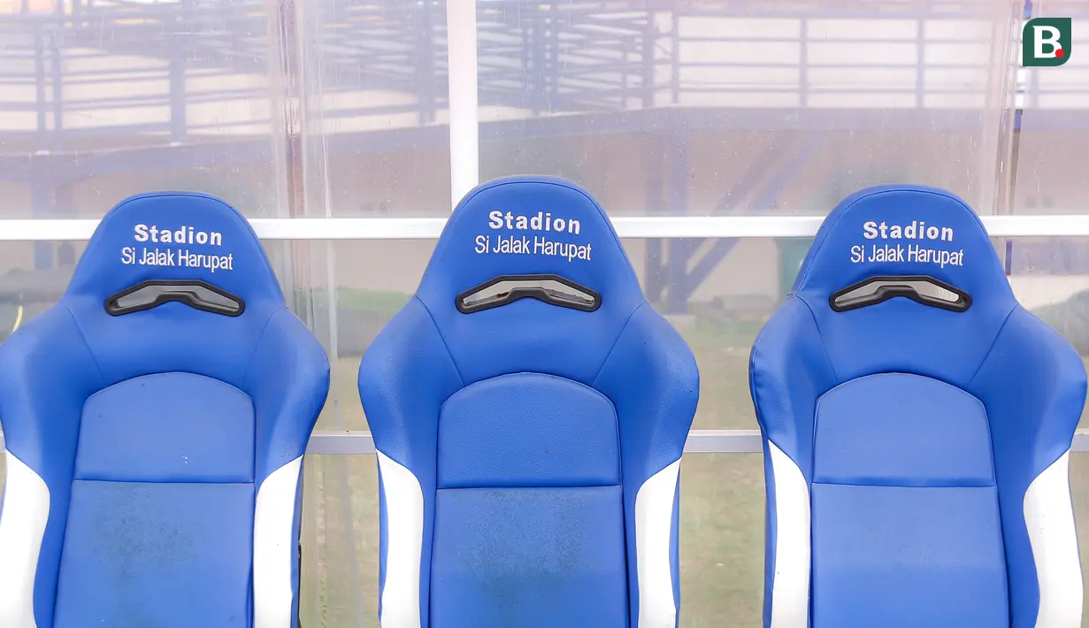 Bangku pemain di Stadion Si Jalak Harupat, Bandung, Sabtu (21/10/2023). (Bola.com/Bagaskara Lazuardi)