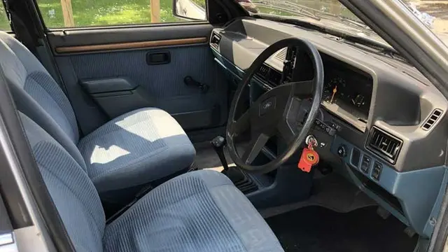 Mobil masih dalam keadaan mulus dan layak pakai