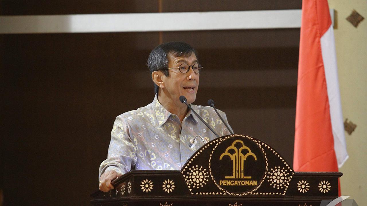 Senyum Selebriti dapat Anugerah Hakki 2014