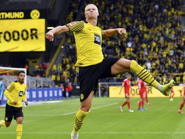 Erling Haaland saat ini merupakan predator haus gol bagi Borussia Dortmund. Jumlah gol striker 21 tahun itu ternyata lebih banyak ketimbang jumlah penampilannya di Die Borussen. (AP/Bernd Thissen)