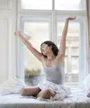 Mulai dari membuka jendela hingga meluangkan waktu untuk diri sendiri, kebiasaan kecil di pagi hari dapat membantu membangun suasana hati. (Foto/Dok: Pixels)