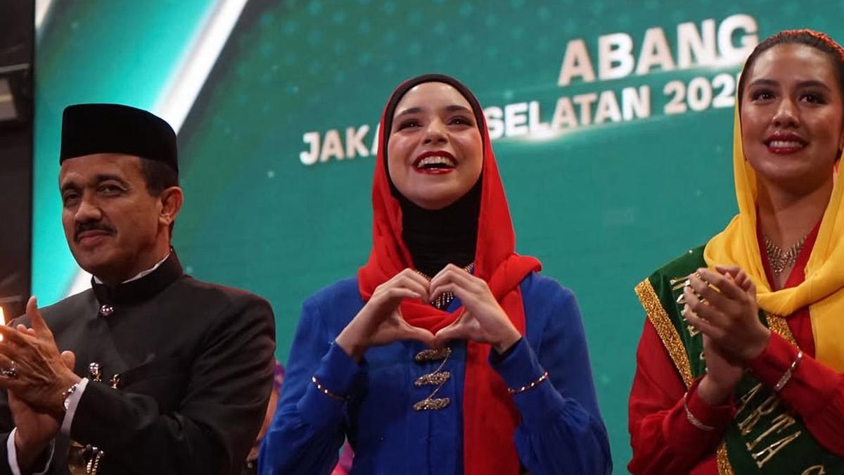 Calon Dokter, Tampilan Isabel Azhari Putri Ayu Azhari Dibalut Kebaya Colorful saat Terpilih Menjadi None Jakarta Selatan