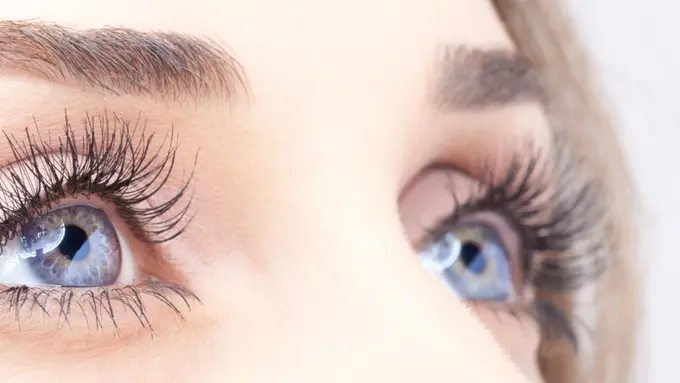 Tips Melentikkan Bulu Mata dengan Bahan Alami
