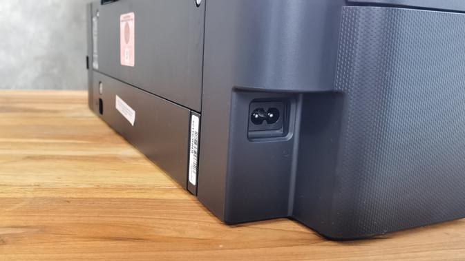 <p>Colokan daya di Canon PIXMA Ink Efficient G570. Liputan6.com/Iskandar</p>