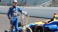 Pebalap AS, Alexander Rossi, sempat turun dalam lima seri bersama Manor Marussia pada F1 2015. (Bola.com/Twitter/USATODAYsports)
