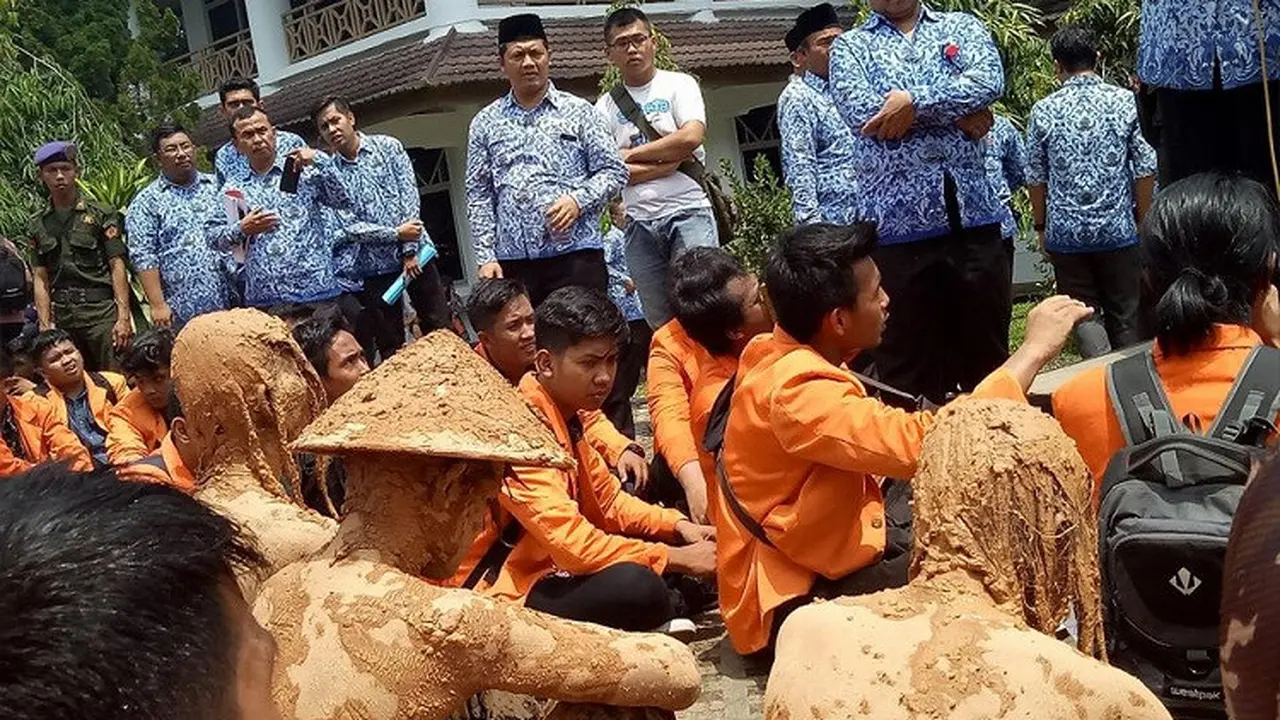 Demo Mahasiswa Jambi Tolak Parkir Berbayar