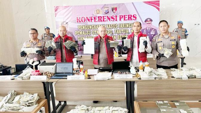 Sindikat Pembuatan STNK dan BPKB Palsu Terbongkar, Dikendalikan dari Jawa Tengah