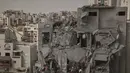 Serangan rudal Iran mengguncang kota Beersheba, selatan Israel, pada Selasa (24/6/2025). (AP/Leo Correa)