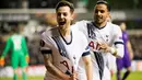 Gelandang Tottenham, Ryan Mason, merayakan gol ke gawang Fiorentina pada babak 32 besar Liga Europa di Stadion White Hart Lane, Inggris, Kamis (25/2/2016). Tottenham berhasil lolos ke 16 besar berkat unggul agregat skor 4-1. (EPA/Andrew Cowie)