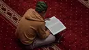 Bagi umat muslim, puasa Ramadan bukan hanya tentang menahan lapar dan haus, tetapi juga melatih pengendalian diri dari hawa nafsu dan perbuatan tercela. (BAY ISMOYO/AFP)
