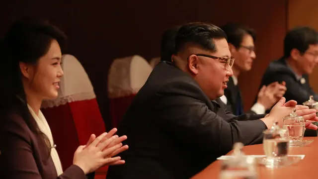 Gaya Kim Jong-Un Saat Nonton Konser Bintang K-Pop di Pyongyang