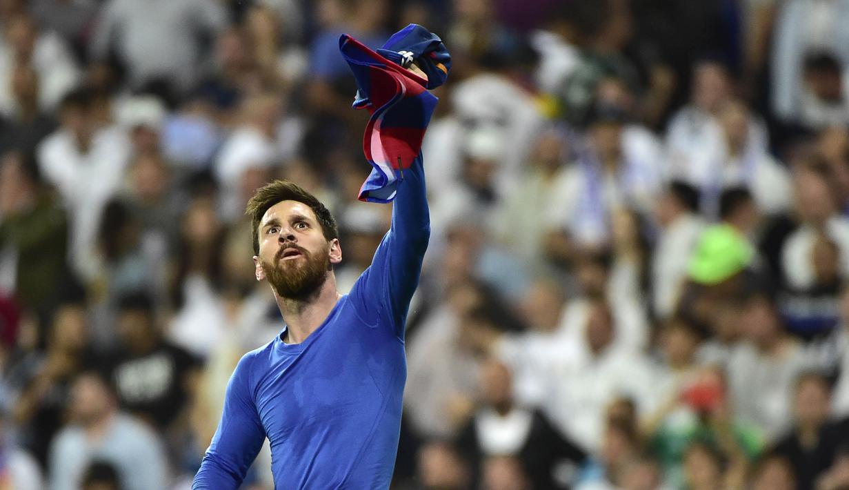 Lionel Messi melakukan selebrasi emosional usai mencetak gol yang memastikan kemenangan Barcelona atas Real Madrid. (AFP/Gerard Julien)