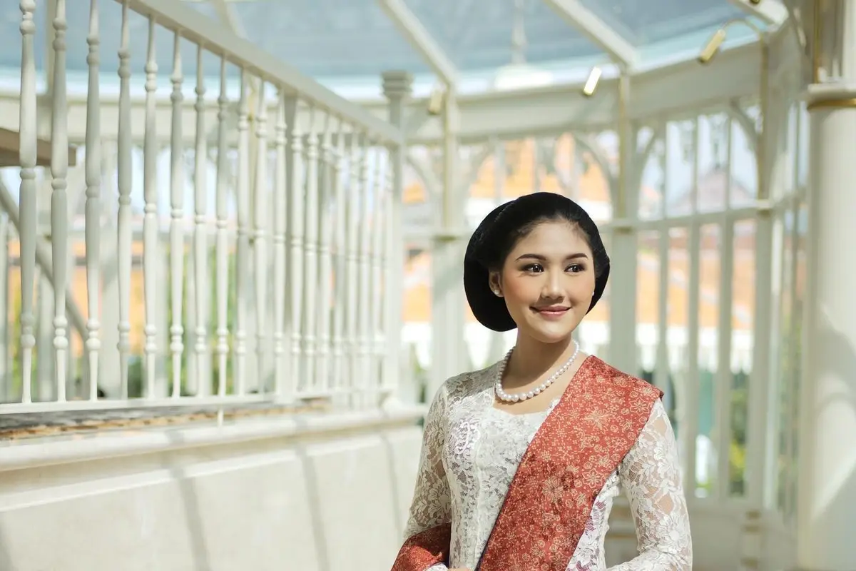 Inspirasi Kebaya Erina Gudino