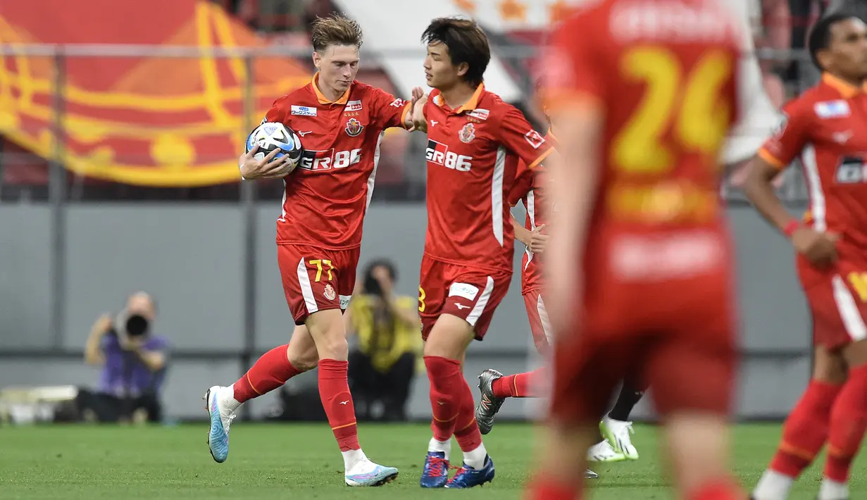 Kasper Junker merupakan pemain asal Denmark yang bermain untuk Nagoya Grampus. Junker adalah salah satu mesin gol di skuad asuhan Kenta Hasegawa. Sejauh ini, ia telah mencetak 13 gol dan 3 assist dalam 28 penampilannya di J League 2023. Sementara itu, Nagoya Grampus kini menepati posisi keenam klasemen dengan raihan 47 poin. (Dok. J1 League)