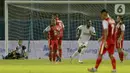 Pemain PSM Makassar Patrich Steve Wanggai (27) merayakan gol yang dicetaknya ke gawang Persija Jakarta dalam pertandingan babak penyisihan Piala Menpora 2021 di Stadion Kanjuruhan, Malang, Jawa Timur, Senin (22/3/2021). PSM Makassar menang dengan skor 2-0. (Bola.com/Arief Bagus)