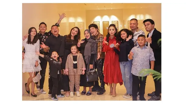 8 Momen Kumpul Bareng Keluarga Anang Hermansyah dan Krisdayanti, Curi Perhatian