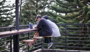 9 Rekomendasi Coffee Shop View Gunung di Bogor, Pemandangan Menenangkan