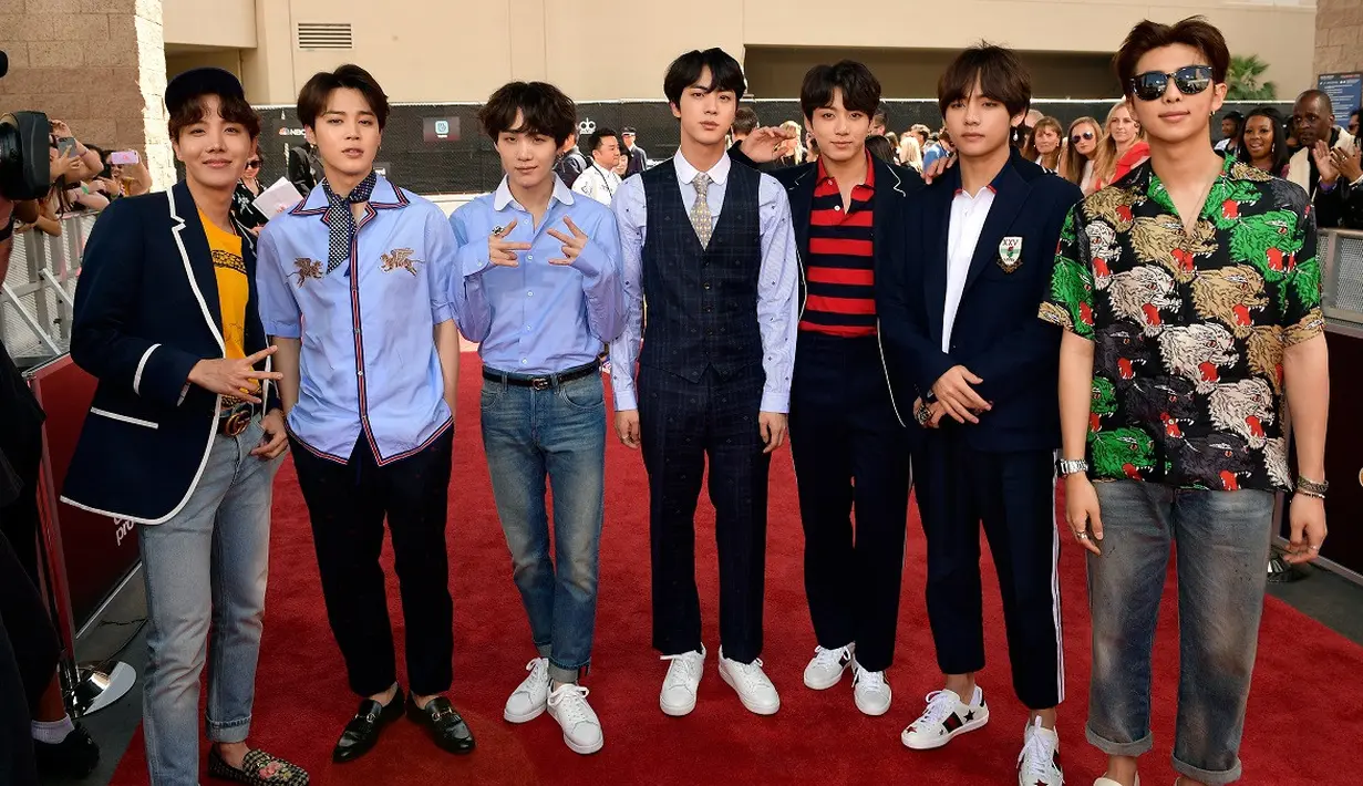 Jimin mengucapkan terima kasih kepada para penggemar yang sudah membawa BTS ke panggung Billboard Music Awards 2018. "Gelar ini berkat kalian, terima kasih," katanya. (AFP/Matt Winkelmeyer/GETTY IMAGES NORTH AMERICA)