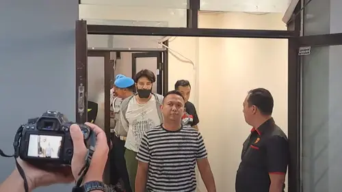 6 Potret Ammar Zoni Kicep Usai Jalani Tes Kesehatan, Mata Berkaca Saat  Ditanya Soal Irish Bella dan Anak - ShowBiz Liputan6.com