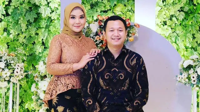5 Potret Lamaran Rosa Meldianti Keponakan Dewi Perssik, Pancarkan Kebahagiaan
