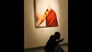 Lukisan wajah tokoh dunia, Dalai Lama yang sedang ber-selfie ria, Jakarta, Rabu (21/5/14). (Liputan6.com/Faizal Fanani)