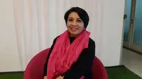 Shanti Persada (45), ibu anak satu inilah wanita hebat itu. Ia bersama sahabatnya, Madelina Mutia, membangun yayasan yang bernama Love Pink. Ia mendirikan yayasannya sejak tahun 2011.