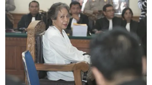 News Flash: Dibentak Hakim Saat Sidang, Margriet Cuek