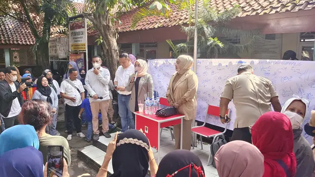Anggota DPRD Kota Depok mendatangi SDN Pondok Cina 1