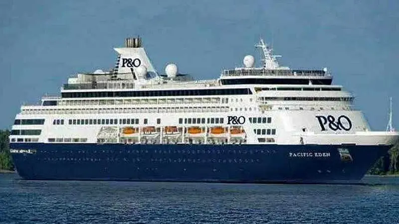 Kapal Cruise Pacific Eden dengan 1500 Wisman Menuju Benoa