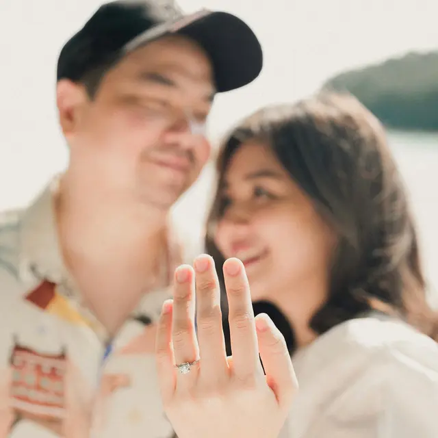 7 Potret YouTuber Nex Carlos Lamar Kekasihnya di Pinggir Pantai Ini Romantis