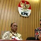 Ketua Plt Pimpinan KPK, Johan Budi saat konfrensi pers di Gedung KPK, Jakarta, Jumat (21/8/2015). KPK menetapkann ketua dan tiga wakil ketua DPRD Kabupaten Musi Banyuasin sebagai tersangka kasus suap pembahasan Rancangan APBD. (Liputan6.com/Yoppy Renato)