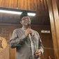 Calon presiden (capres) nomor urut satu Anies Baswedan usai menggelar open house di Lebak Bulus, Jakarta Selatan, Rabu (10/4/2024). (Liputan6.com/Winda Nelfira)