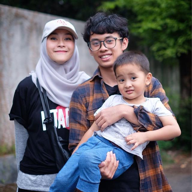 Zaskia Adya Mecca dan Barmastya Bhumi. (Foto: Instagram @zaskiadyamecca)