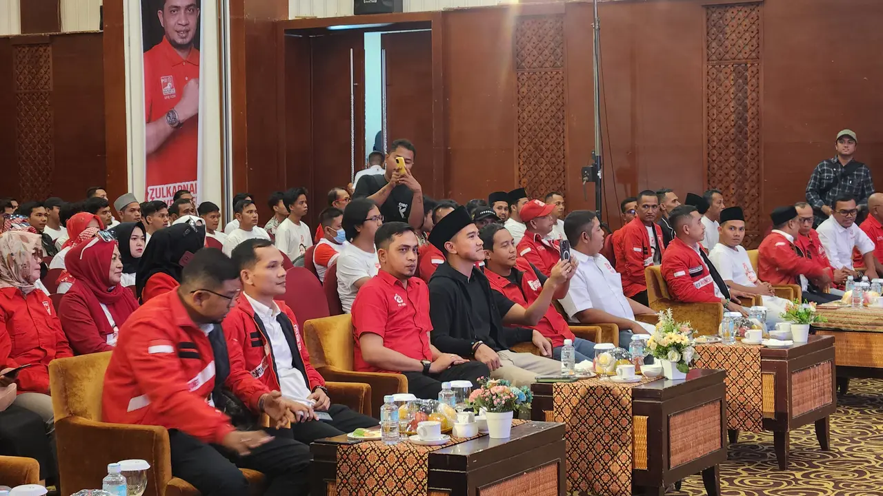 Ketum DPP PSI, Kaesang Pangarep bersama Sekjen PSI, Raja Juli Antoni menemui pengurus DPW Aceh di salah satu hotel di Aceh.