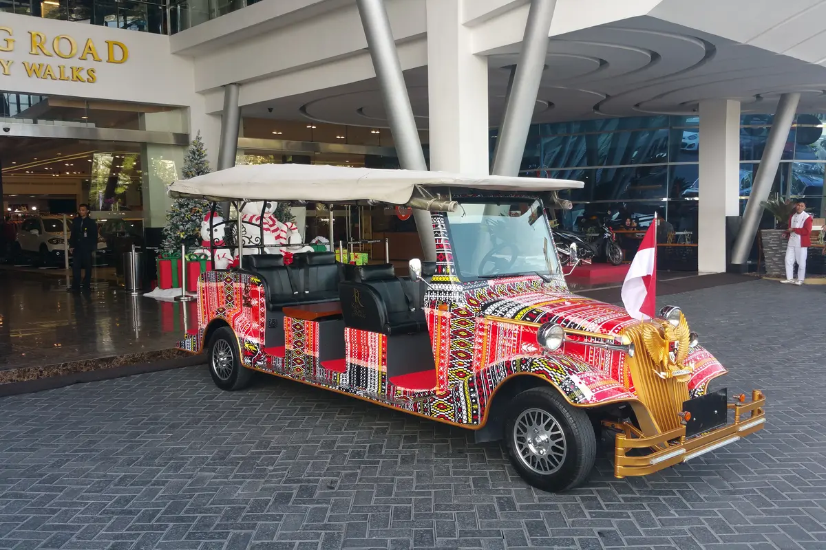 Mobil yang Ditumpangi Jokowi-Iriana Saat Ngunduh Mantu Kahiyang