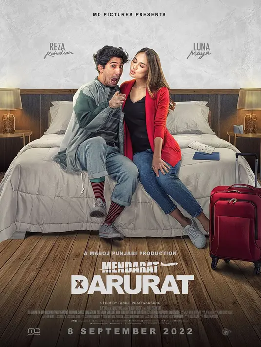 <p>Film Mendarat Darurat akan tayang di bioskop pada 8 September 2022. Film ini menyatukan Reza Rahadian, Luna Maya, dan Marissa Anita. Mendarat Darurat bercerita tentang dinamika kehidupan rumah tangga dan perselingkuhan. (Instagram/filmmendaratdarurat)</p>