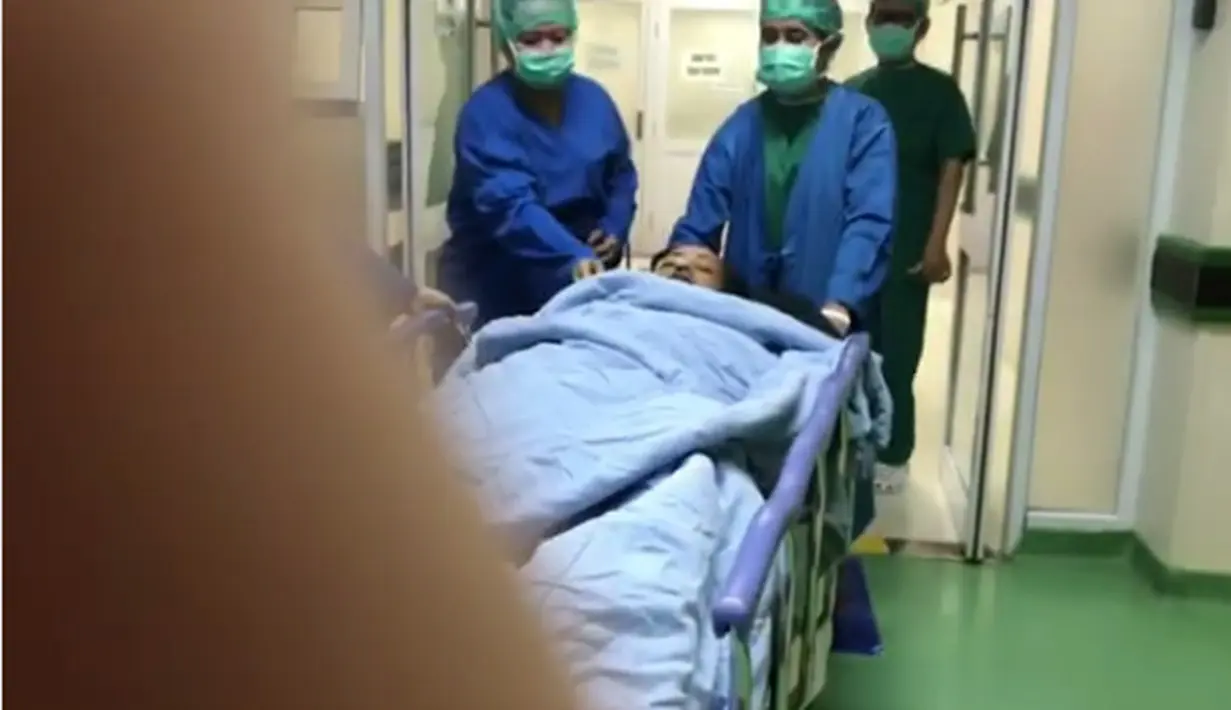 Kabar duka dari dunia hiburan, Julia Perez meninggal dunia setelah menjalani perawatan akibat kanker serviks stadium 4. Jupe meninggal pada Sabtu (10/6).  (Instagram/juliaperrezz)