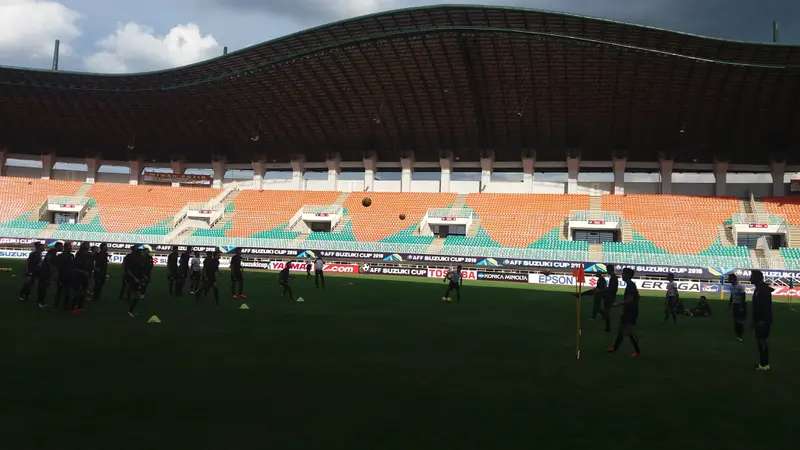 Timnas Thailand berlatih di Stadion Pakansari, Cibinong, Bogor