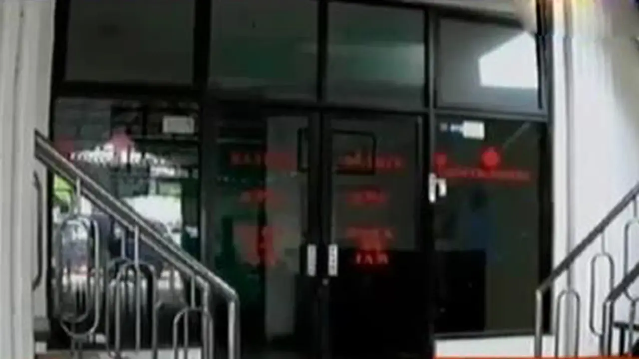 VIDEO: Polisi Periksa 15 Orang Pegawai Klinik Aborsi di Bekasi