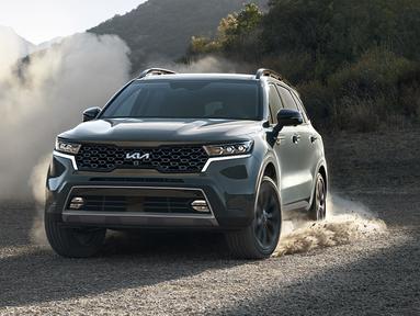 KIA Sorento berada di kelas medium SUV yang bersanding dengan Hyundai SantaFe, Honda CR-V dan VW Tiguan All-Space. Berbeda dengan kedua rivalnya yang mengusung tema elegan, KIA Sorento hadir dengan tampang sangar, gagah, dan berjiwa petualang. (Source: kia.com/us)