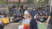 Mengadu Peruntungan di Senayan: Suka Duka Pedagang Minuman di Tengah Demo 27 Agustus