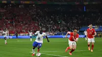 Gelandang Timnas Prancis N'Golo Kante pada pertandingan melawan Austria pada lanjutan Euro 2024 hari Rabu (18/06/2024) dini hari WIB. (OZAN KOSE / AFP)