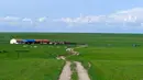 Foto pada 28 Juni 2020 menunjukkan pemandangan sebuah padang rumput di Prefektur Xilingol, Daerah Otonom Mongolia Dalam, China utara. Sejauh ini, tingkat vegetasi padang rumput dan cakupan hutan di daerah tersebut masing-masing telah mencapai 44 persen dan 22,1 persen. (Xinhua/Jia Lijun)