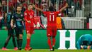 Penyerang Muenchen, Thomas Muller melakukan selebrasi usai mencetak gol kegawang Arsenal pada lanjutan Grup F liga champions di stadion Allianz Arena, Munich, Jerman (4/11). Muenchen menang atas Arsenal dengan skor 5-1. (Reuters/John Sibley) 
