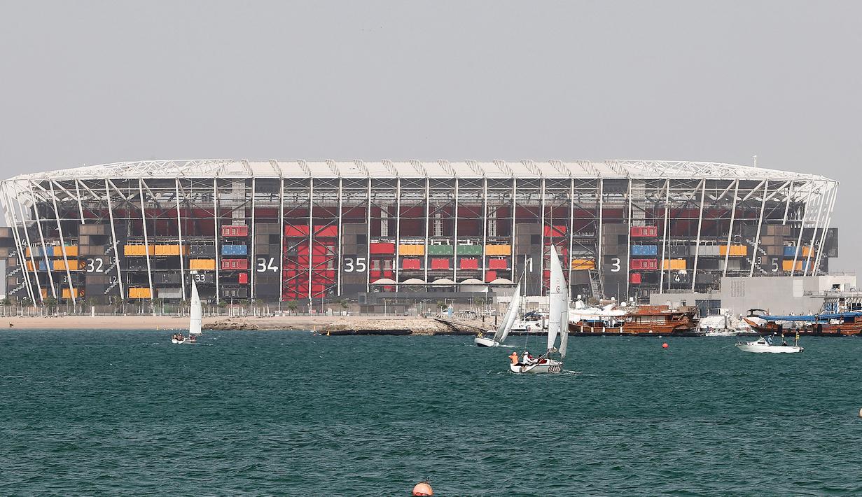 Dinamakan Stadion 974 karena angka tersebut melambangkan dua hal. Pertama sebagai kode telepon internasional Qatar dan kedua jumlah kontainer bekas yang digunakan dalam pembangunan stadion ini. (AFP/Karim Jaafar)
