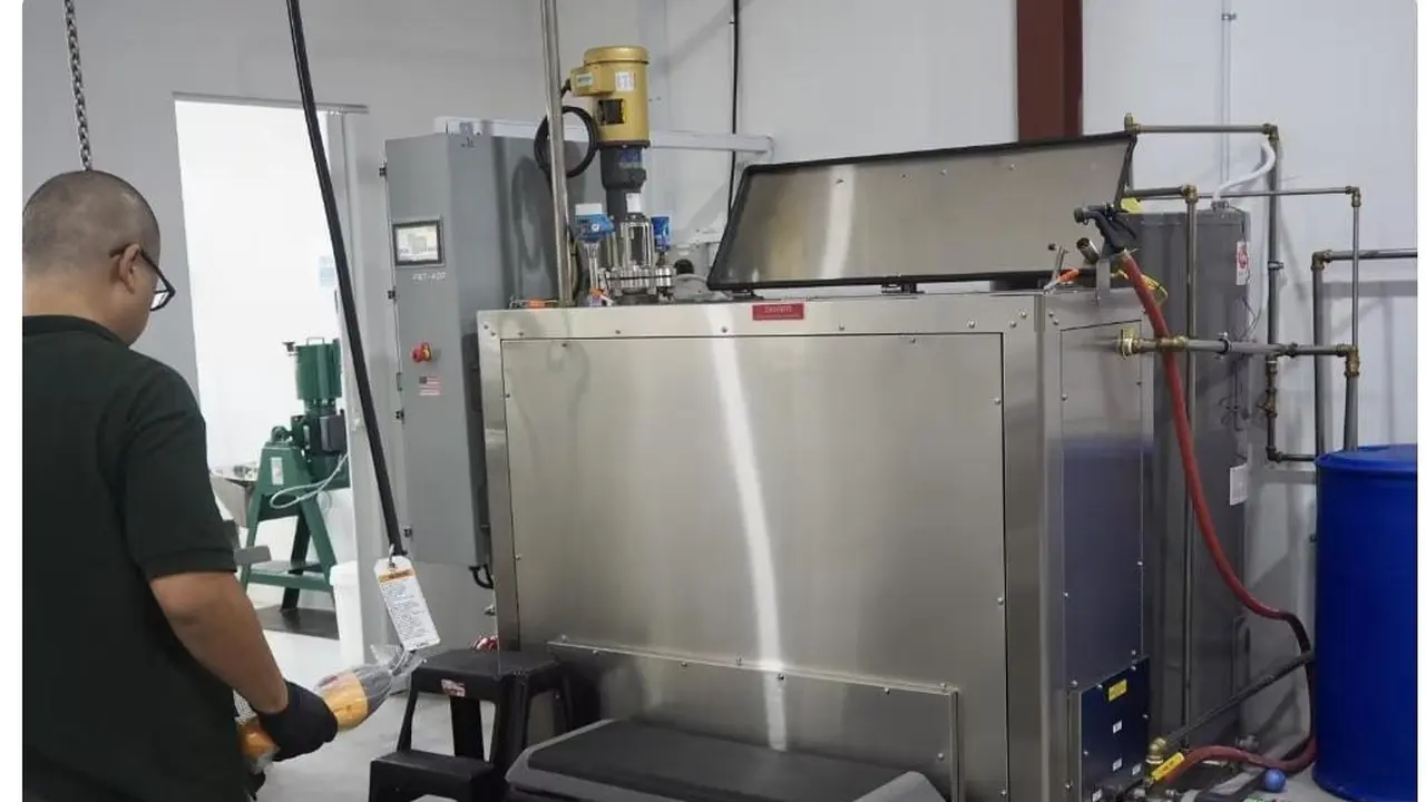 Foto mesin digester alkaline, yang digunakan untuk aquamation hewan peliharaan, di The Green Mortician. (Source: Tangkapan layar dari website channelnewsasia.com)