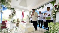 Presiden Prabowo Subianto melakukan kunjungan ke makam aktivis pekerja perempuan, Marsinah di Kabupaten Nganjuk, Jawa Timur. (Biro Pers Kepresidenan)