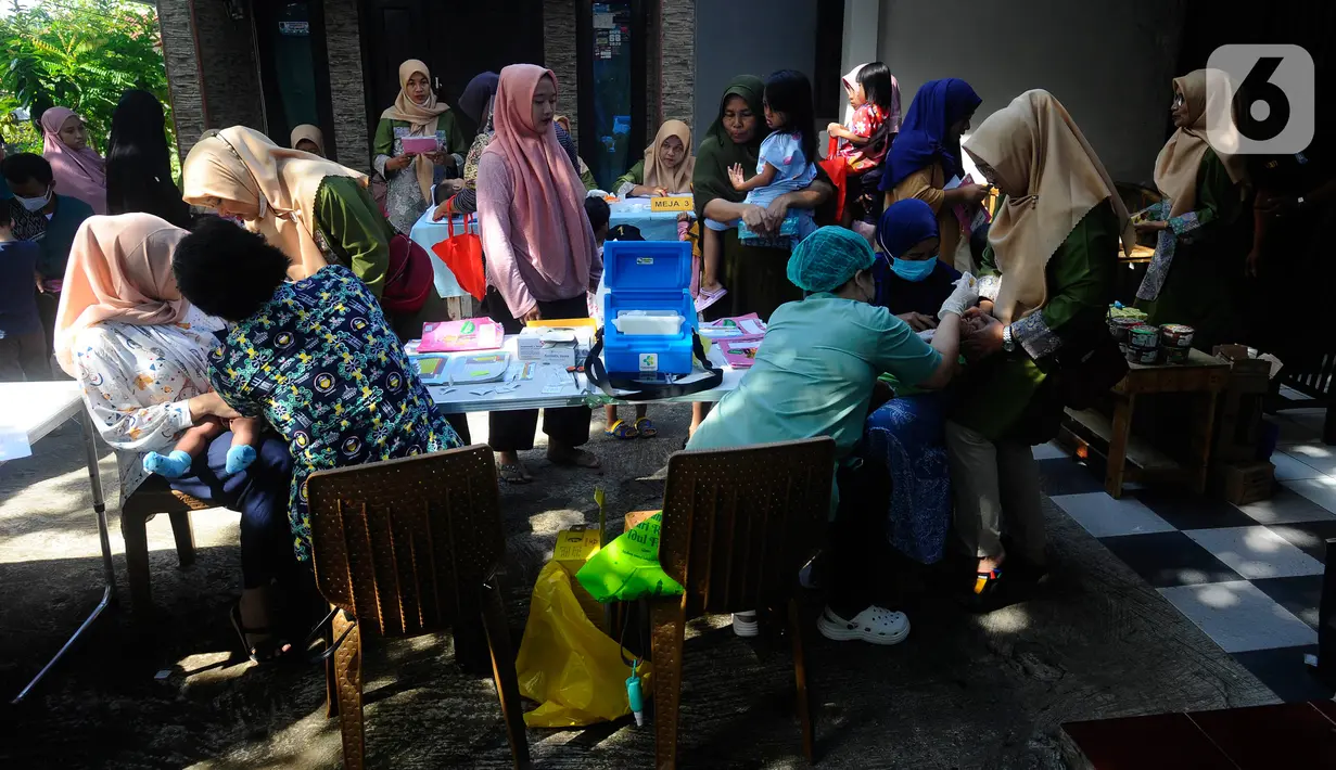 Hari ini, Pemerintah Provinsi Jawa Barat secara serentak melakukan vaksinasi polio terhadap anak usia 0-59 bulan. (merdeka.com/Arie Basuki)